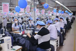 Công nhân làm việc tại Công ty CP Dệt may 29-3 (quận Thanh Khê, TP Đà Nẵng)