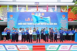 Thành đoàn Đà Nẵng vẫy cờ phát động ra quân