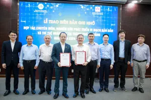 Quang cảnh Lễ trao biên bản ghi nhớ. Ảnh: XUÂN QUỲNH 