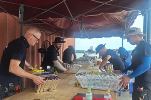 Đội Joho Pyro Professional Fireworks AB đến từ Phần Lan đã kiểm tra những khâu cuối cùng