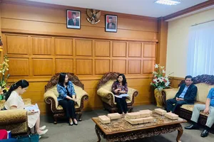 Quang cảnh buổi làm việc