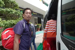 Nghĩa tình những chuyến xe đưa bệnh nhân nghèo về quê ăn tết