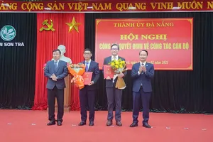 Ban Thường vụ Thành ủy Đà Nẵng công bố quyết định của ông Phùng Phú Phong và Phạm Phạm Trường Sơn
