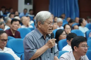 Cử tri Nguyễn Thanh Ngọc (trú phường Chính Gián, quận Thanh Khê) chia sẻ ý kiến. Ảnh: XUÂN QUỲNH