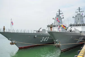 Hai tàu hộ tống đã cập cảng Tiên Sa. Ảnh: XUÂN QUỲNH