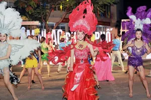 Vũ hội đường phố tại Khu phố du lịch An Thượng