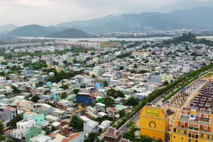 Khu du lịch sinh thái Nam Ô và các khu công nghiệp tạo nên diện mạo mới cho Liên Chiểu. Ảnh: XUÂN QUỲNH