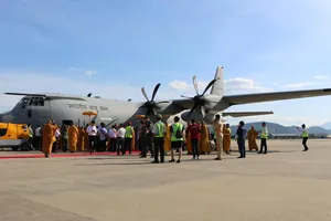 Xá lợi Đức Phật Thích Ca Mâu Ni lên chuyên cơ trở về Ấn Độ vào ngày 2-6. Ảnh: XUÂN QUỲNH