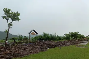 Làng Mê tại thôn Nam Yên (xã Hòa Bắc, huyện Hòa Vang, TP Đà Nẵng) hoang tàn sau mưa lũ. Ảnh: XUÂN QUỲNH