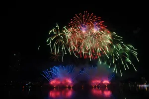 Màn bắn pháo hoa của đội đến từ Đà Nẵng