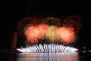 Màn trình diễn đến từ đội Z121 Vina Pyrotech. Ảnh: XUÂN QUỲNH