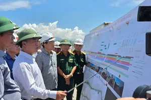 Thứ trưởng Bộ Xây dựng Nguyễn Việt Hùng cùng đoàn công tác kiểm tra dự án cao tốc Hòa Liên - Túy Loan