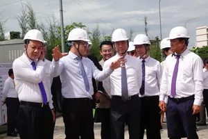 Đoàn công tác Bộ KH-CN đến khảo sát khu vực xây dựng dự án Fab-Lab. Ảnh: XUÂN QUỲNH