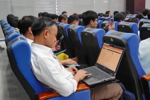 Cán bộ, người lao động tập huấn ứng dụng AI trong quản lý nhà nước. Ảnh: XUÂN QUỲNH