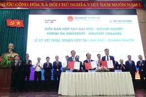 Đại học Đà Nẵng ký MOU với Navigos Group và CT Group. Ảnh: XUÂN QUỲNH