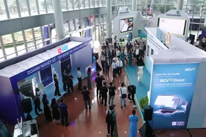 Sự kiện quy tụ gần 30 cơ quan ngoại giao, 50 chuyên gia quốc tế và hơn 320 đại biểu, tập trung vào ba trụ cột: tài chính, blockchain và vi mạch bán dẫn. Ảnh: XUÂN QUỲNH