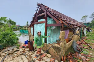 Ông Nguyễn Quốc Lự (trú thôn Hòa Bình, xã Lộc Hà, tỉnh Hà Tĩnh) thoát chết trong gang tấc. Ảnh: DƯƠNG QUANG