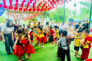 Các em nhỏ tại Trường Mẫu giáo Sơn Ca hào hứng tham gia chương trình