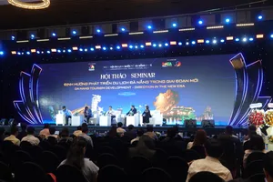 Các chuyên gia thảo luận về định hướng phát triển Đà Nẵng giai đoạn mới. Ảnh: XUÂN QUỲNH