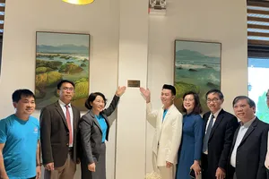 Treo/dán biển “Cấm hút thuốc các khách sạn, nhà hàng trên địa bàn TP Đà Nẵng