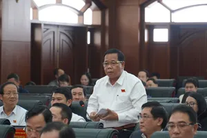 Ông Bling Mia, đại biểu HĐND TP Đà Nẵng, phát biểu tại phần thảo luận trong kỳ họp thứ 5. Ảnh: XUÂN QUỲNH