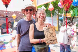 Du khách quốc tế cùng sản phẩm trải nghiệm