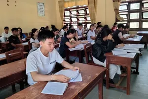 Học sinh Trường THPT Nguyễn Văn Trỗi (xã La Dêê, TP Đà Nẵng) tự học có hướng dẫn vào các buổi 