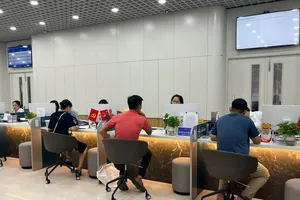 Khai thác dữ liệu liên thông sẽ giúp người dân, doanh nghiệp giảm đáng kể thời gian khi làm thủ tục hành chính ở khu vực Sở Xây dựng TP Đà Nẵng. Ảnh: XUÂN QUỲNH
