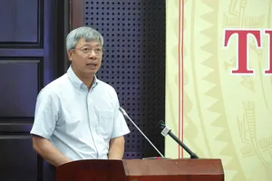 Ông Hồ Quang Bửu, Phó Chủ tịch UBND TP Đà Nẵng vừa ký kế hoạch triển khai lắp đặt Starlink cho vùng lõm sóng