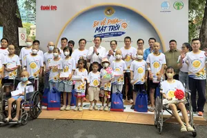Hơn 2 tỷ đồng tiếp sức bệnh nhi ung thư