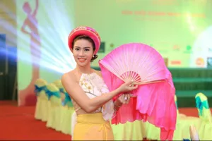 Cựu chủ công Lê Hương Giang giờ đây dịu dàng trong các cuộc thi sắc đẹp. Ảnh: NVCC