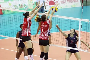 Hàng chắn của Giang Tô khoá chặt các tay đập BIP. Ảnh: DŨNG PHƯƠNG