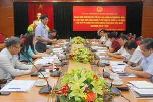 Đồng chí Nguyễn Hữu Quang phát biểu kết luận tại buổi làm việc. Ảnh: Báo Hòa Bình