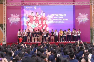 Duy Mạnh được Fan tổ chức sinh nhật ở trường Marie Curie