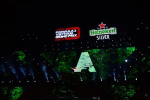  DJ Số 1 Thế giới Armin Van Buuren mang đến những phần trình diễn thăng hoa cho hàng ngàn khán giả có mặt tại sự kiện "Khởi động Formula 1 Việt Nam Grand Prix" 