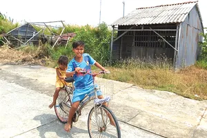 Nhiều nhà ở Khu tái định cư vàm Lung Ranh bị bỏ hoang