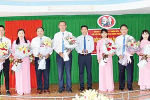 Ra mắt Ban chấp hành mới, nhiệm kỳ 2020-2025, đồng chí Lưu Hoàng Tân, Chủ tịch kiêm Giám đốc công ty được bầu giữ chức Bí thư Đảng ủy  (người thứ năm từ phải sang)