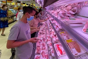 Sản phẩm thịt heo đóng gói bán ở siêu thị Aeon Tân Phú, TPHCM. Ảnh: CAO THĂNG