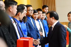 56 thanh niên nông thôn nhận giải Lương Định Của năm 2020