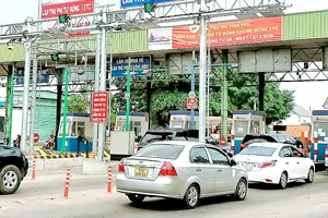 Các phương tiện lưu thông qua trạm thu phí Vĩnh Phú 2 - Bình Dương chủ yếu qua làn hỗn hợp