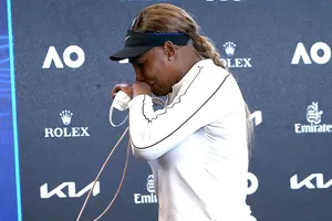 Serena rời phòng họp báo Australian Open trong nước mắt