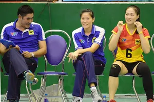 HLV Nguyễn Thị Ngọc Hoa (giữa) sẽ dẫn dắt đội U23 VTV Bình Điền Long An dự giải U23 quốc gia năm 2020