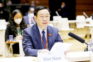 Chủ tịch Quốc hội Vương Đình Huệ phát biểu tại hội nghị