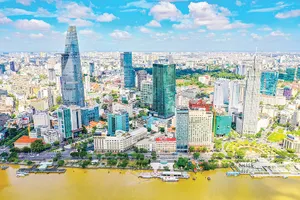 Đô thị TPHCM phát triển ngày càng hiện đại. Ảnh: HOÀNG HÙNG