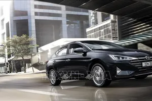 Việc thiếu hụt dung dịch xử lý khí thải động cơ ảnh hưởng đến hàng triệu phương tiện các loại của Hàn Quốc. Ảnh: Yonhap/TTXVN