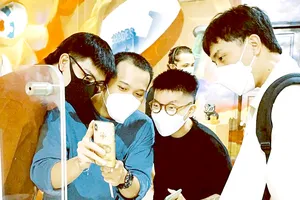 Triển lãm graffiti  “Lát cắt thị thành” ứng dụng công nghệ thực tế tăng cường (AR)