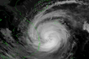 Bão số 9 áp sát đất liền, đảo Lý Sơn gió mạnh giật cấp 9