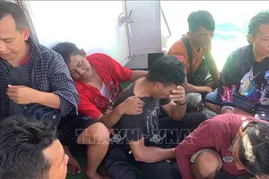 Những người nhập cư được cứu sống vào ngày 20-3. Ảnh: AFP/TTXVN 