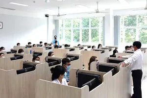 Thí sinh tham dự kỳ thi tuyển công chức khối Đảng,  đoàn thể TPHCM năm 2022