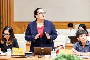 Bà Dorsati Madani, chuyên gia kinh tế cao cấp của Ngân hàng Thế giới, phát biểu tại buổi thảo luận về giữ vững ổn định kinh tế vĩ mô, kiểm soát lạm phát, bảo đảm các cân đối lớn của nền kinh tế, thúc đẩy phục hồi nhanh và phát triển bền vững vào chiều 30-